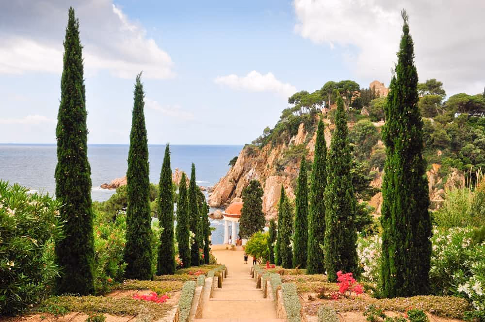 La costa mediterránea vista desde el Jardín Botánico Marimurtra, en Blanes, Costa Brava